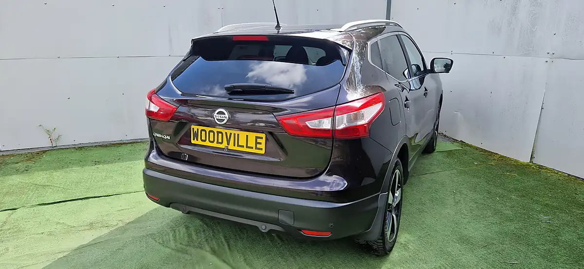 Used 2017 Nissan Qashqai N-Connecta Black - Interior and Exterior details 8