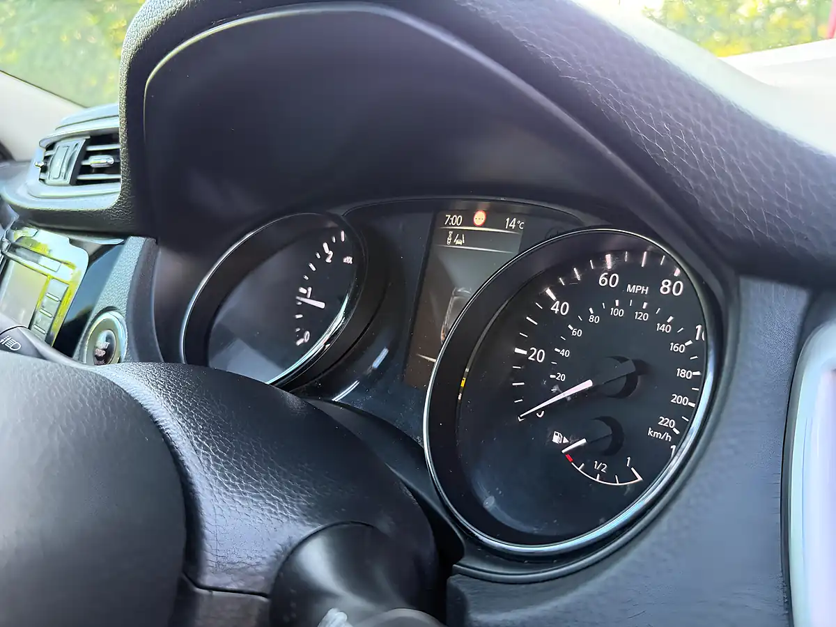 Used 2017 Nissan Qashqai N-Connecta Black - Interior and Exterior details 10