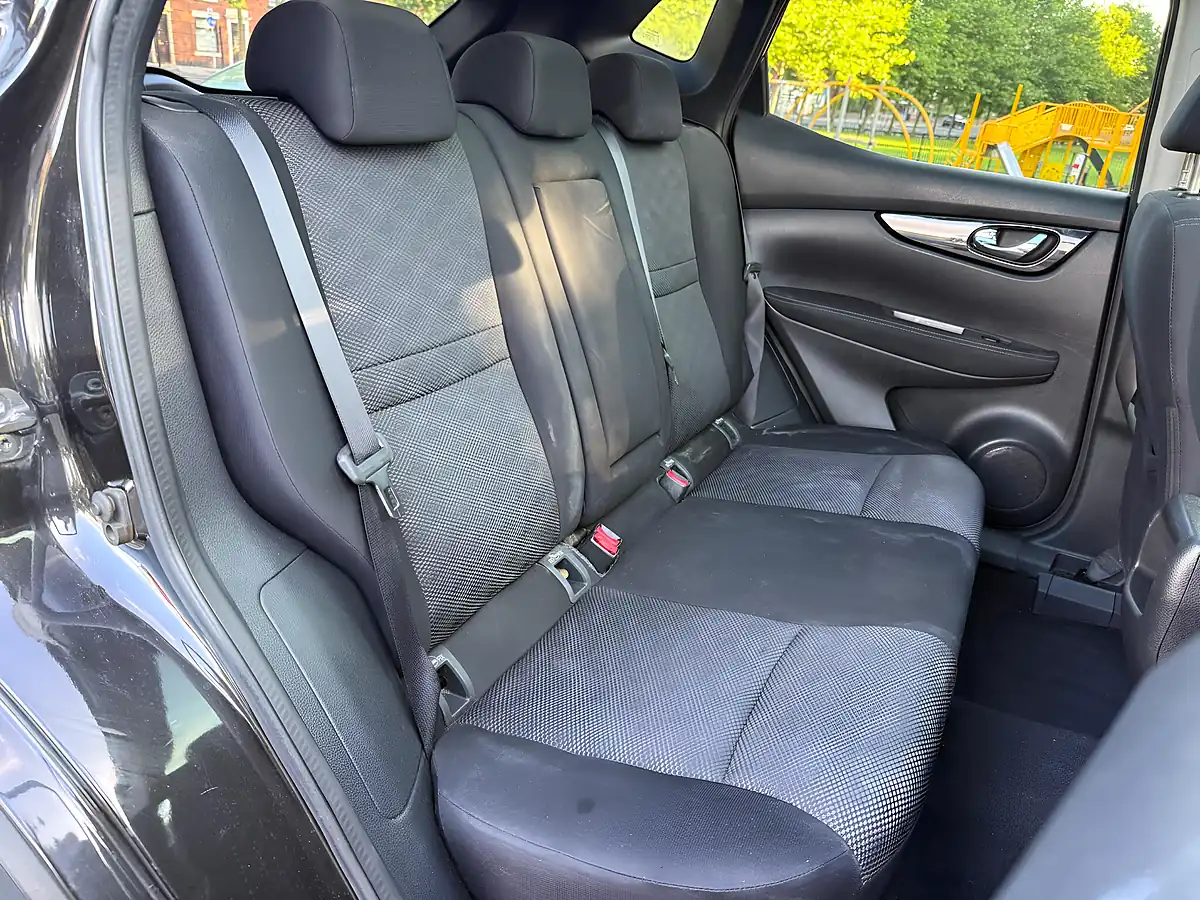Used 2017 Nissan Qashqai N-Connecta Black - Interior and Exterior details 11