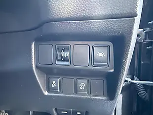 Used 2017 Nissan Qashqai N-Connecta Black - Interior and Exterior details 12
