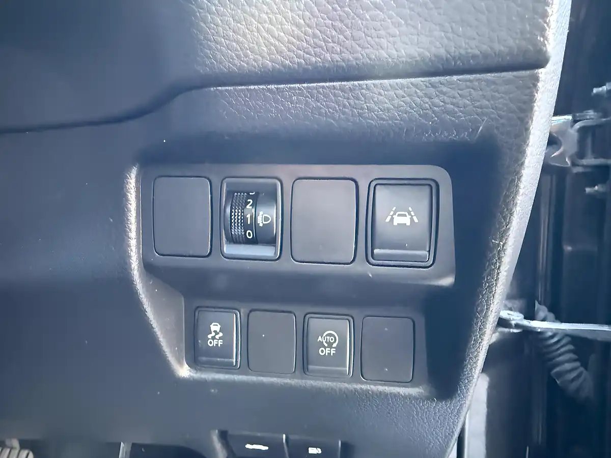 Used 2017 Nissan Qashqai N-Connecta Black - Interior and Exterior details 12