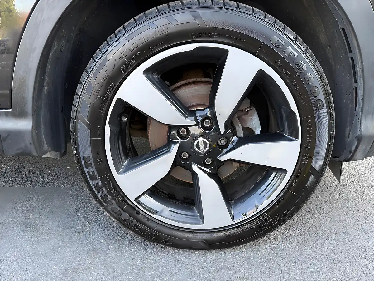 Used 2017 Nissan Qashqai N-Connecta Black - Interior and Exterior details 14