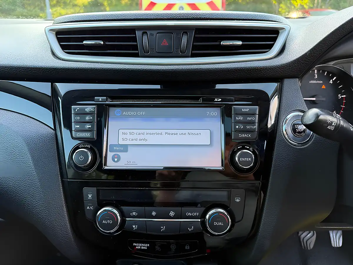 Used 2017 Nissan Qashqai N-Connecta Black - Interior and Exterior details 15