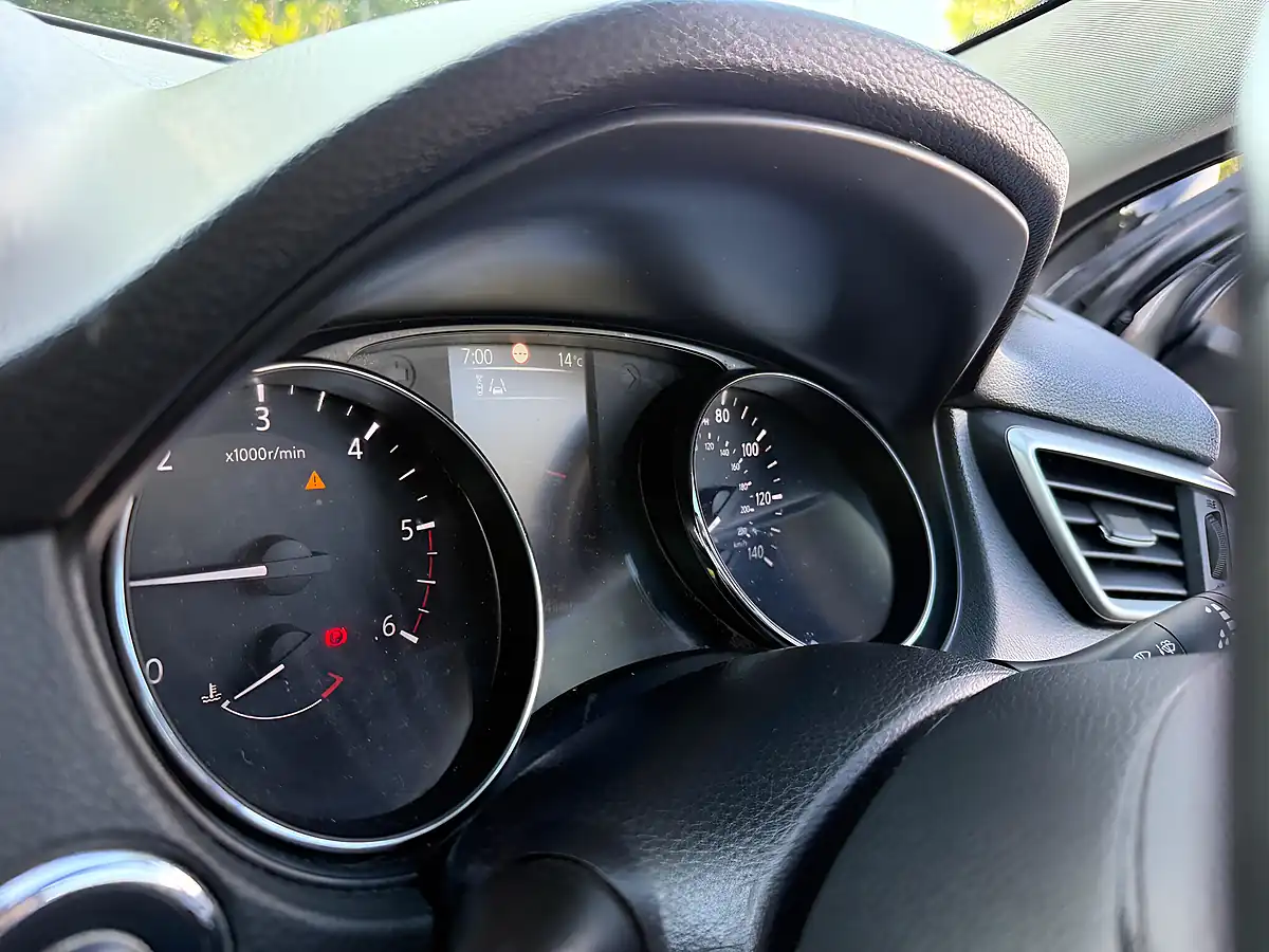 Used 2017 Nissan Qashqai N-Connecta Black - Interior and Exterior details 17