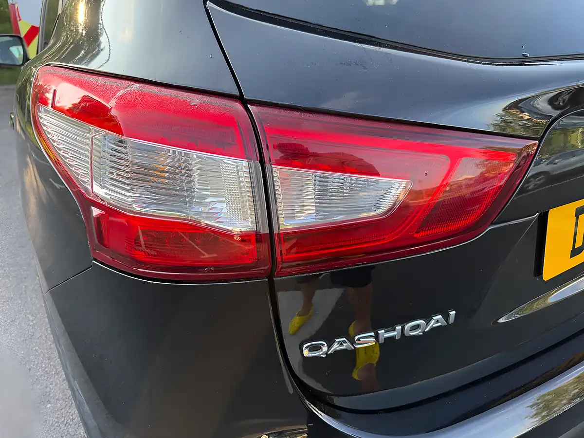 Used 2017 Nissan Qashqai N-Connecta Black - Interior and Exterior details 19