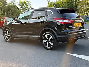 Used 2017 Nissan Qashqai N-Connecta Black - Interior and Exterior details 4