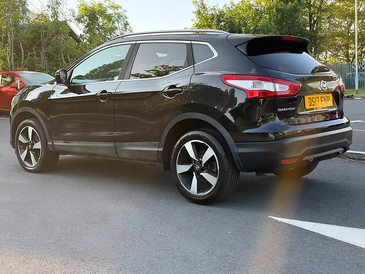 Used 2017 Nissan Qashqai N-Connecta Black - Interior and Exterior details 4