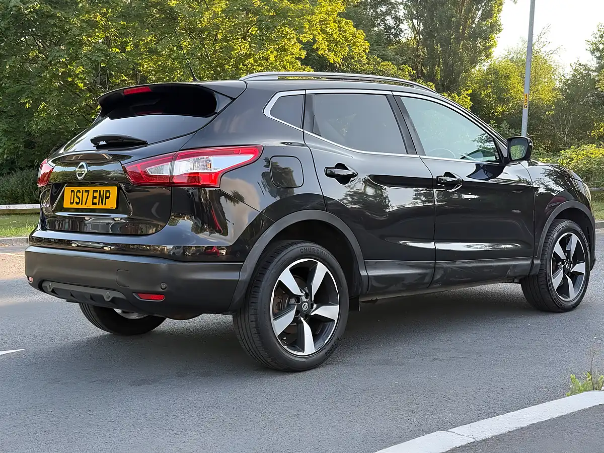 Used 2017 Nissan Qashqai N-Connecta Black - Interior and Exterior details 5