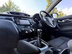 Used 2017 Nissan Qashqai N-Connecta Black - Interior and Exterior details 8