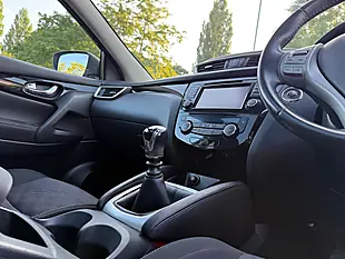 Used 2017 Nissan Qashqai N-Connecta Black - Interior and Exterior details 9