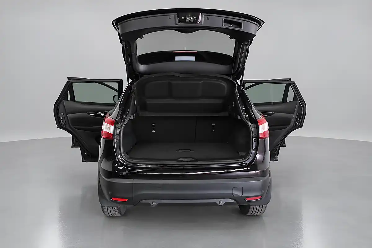 Used 2017 Nissan Qashqai N-Connecta Black - Interior and Exterior details 11