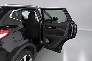 Used 2017 Nissan Qashqai N-Connecta Black - Interior and Exterior details 12