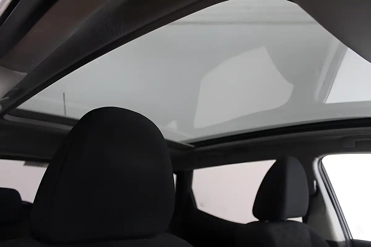 Used 2017 Nissan Qashqai N-Connecta Black - Interior and Exterior details 13