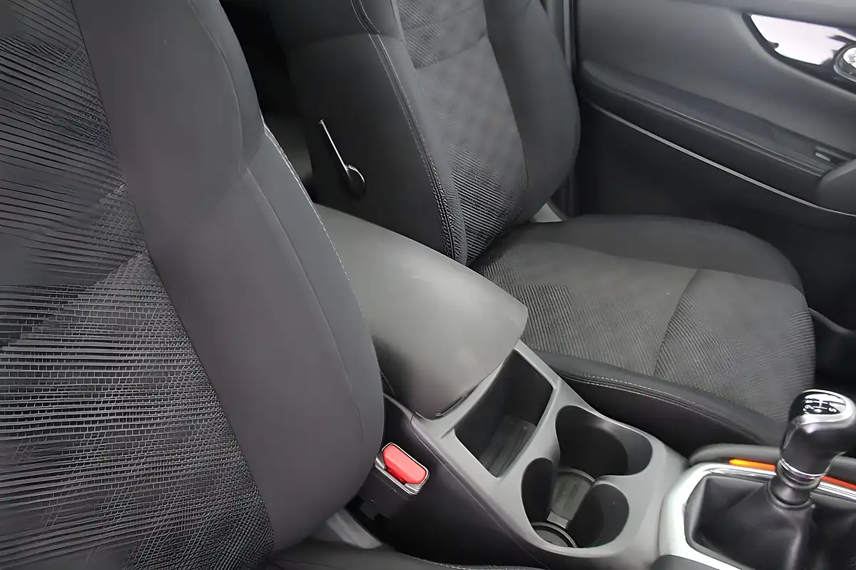 Used 2017 Nissan Qashqai N-Connecta Black - Interior and Exterior details 16