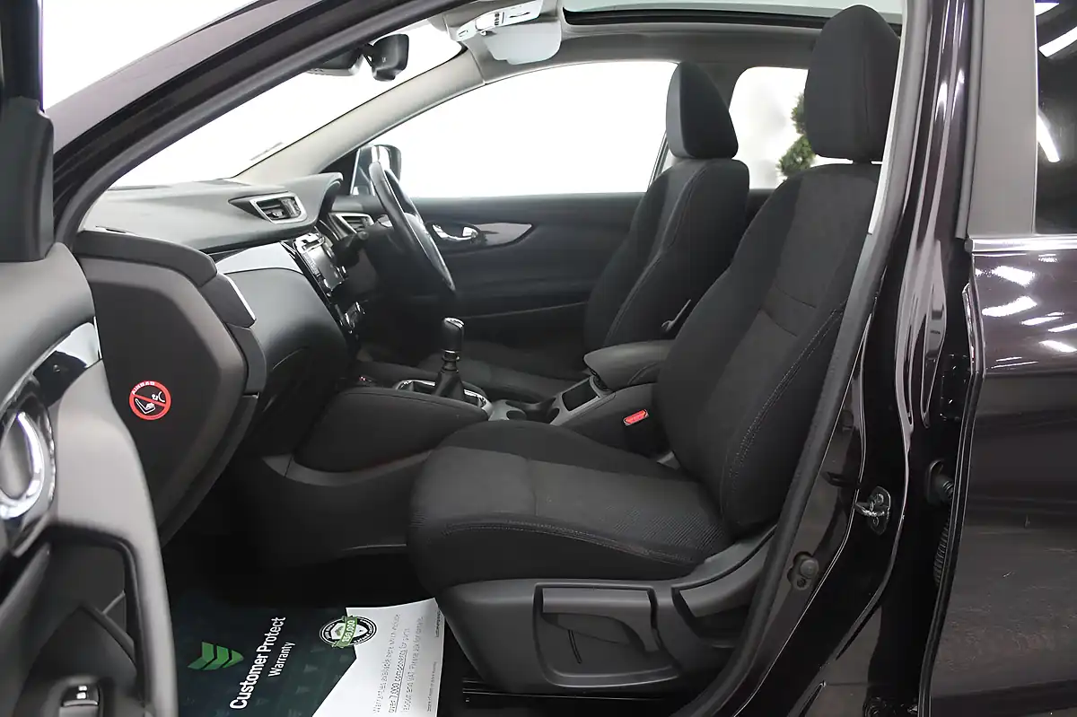 Used 2017 Nissan Qashqai N-Connecta Black - Interior and Exterior details 18