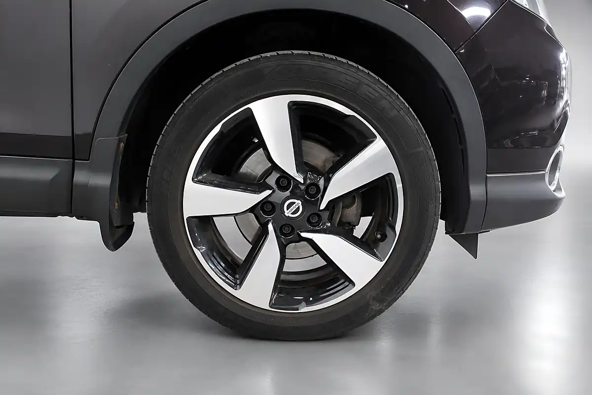 Used 2017 Nissan Qashqai N-Connecta Black - Interior and Exterior details 19