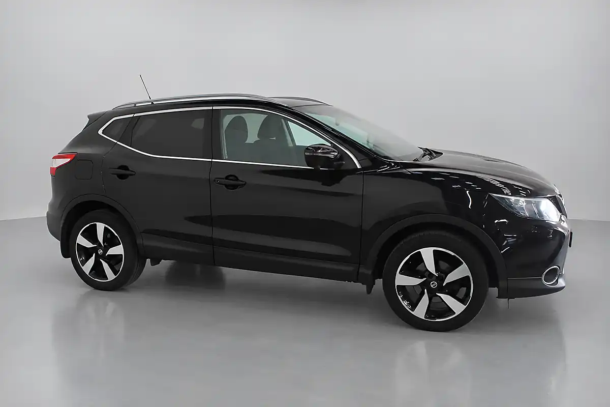 Used 2017 Nissan Qashqai N-Connecta Black - Interior and Exterior details 3