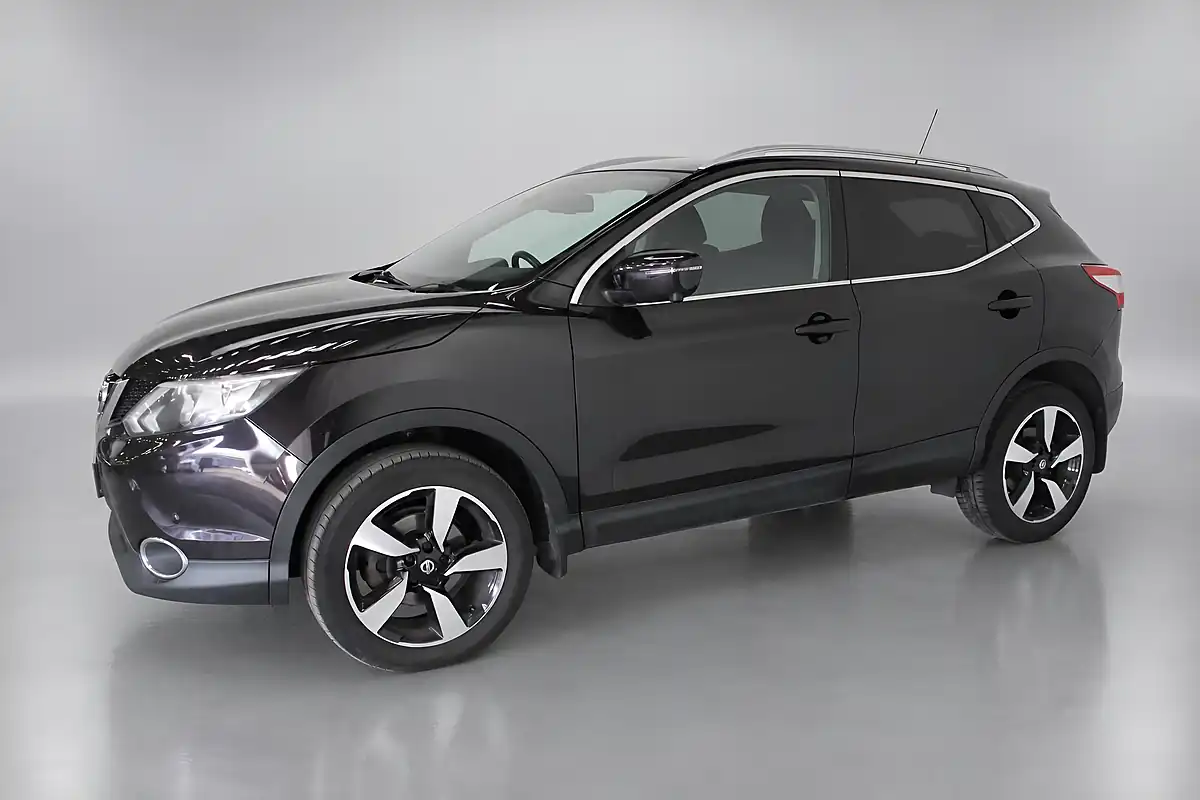 Used 2017 Nissan Qashqai N-Connecta Black - Interior and Exterior details 4