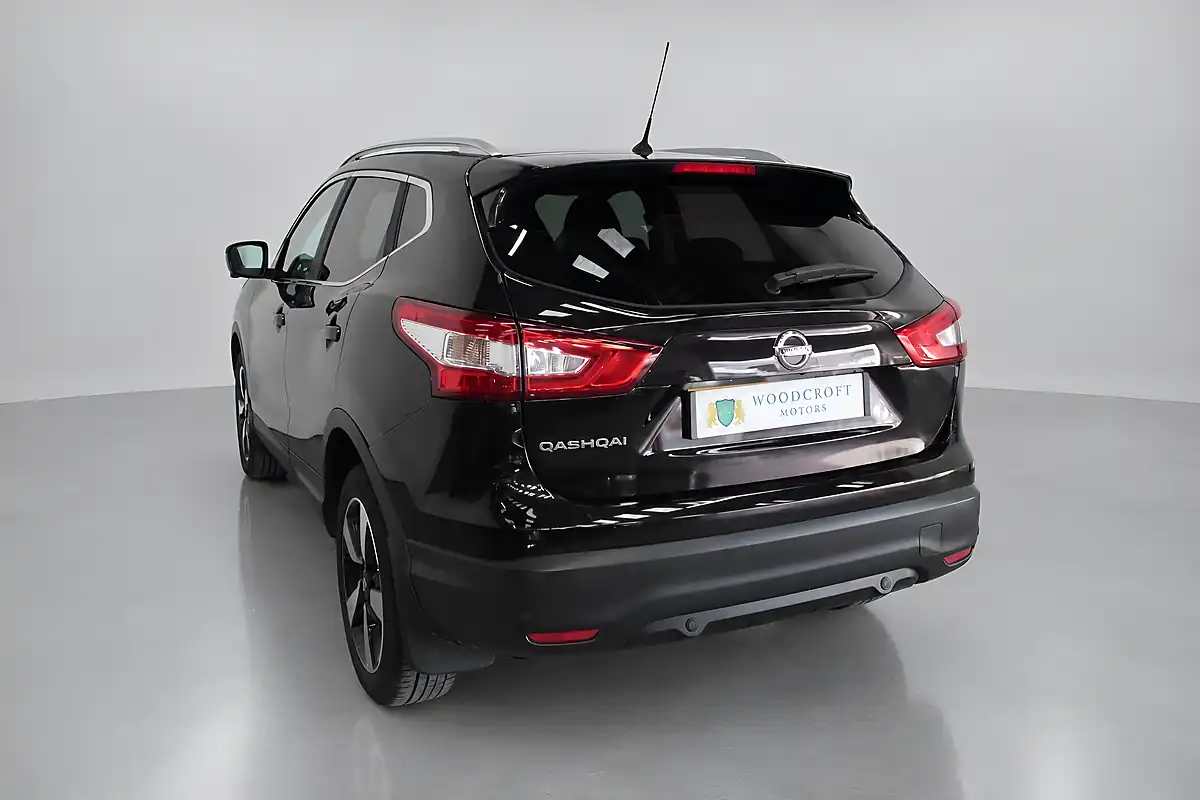 Used 2017 Nissan Qashqai N-Connecta Black - Interior and Exterior details 5