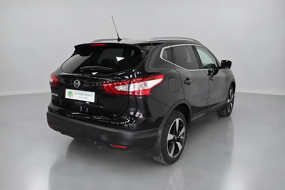 Used 2017 Nissan Qashqai N-Connecta Black - Interior and Exterior details 6