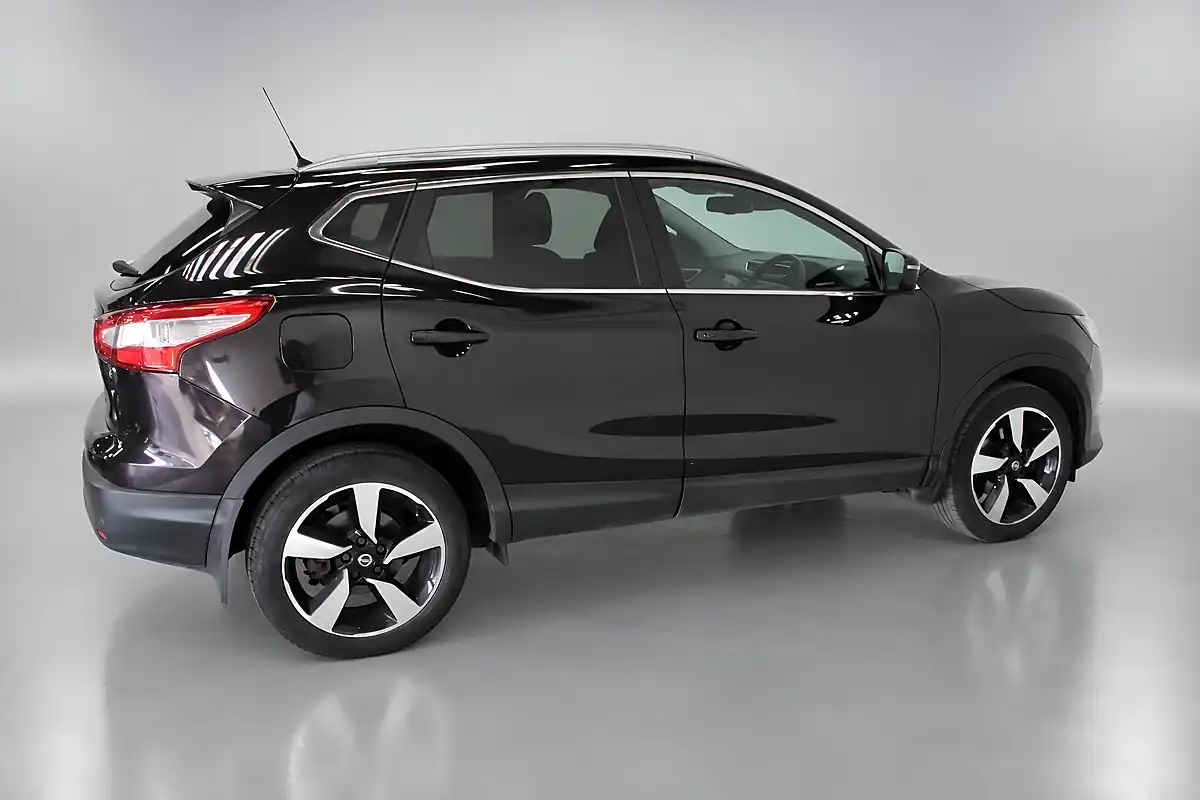 Used 2017 Nissan Qashqai N-Connecta Black - Interior and Exterior details 8