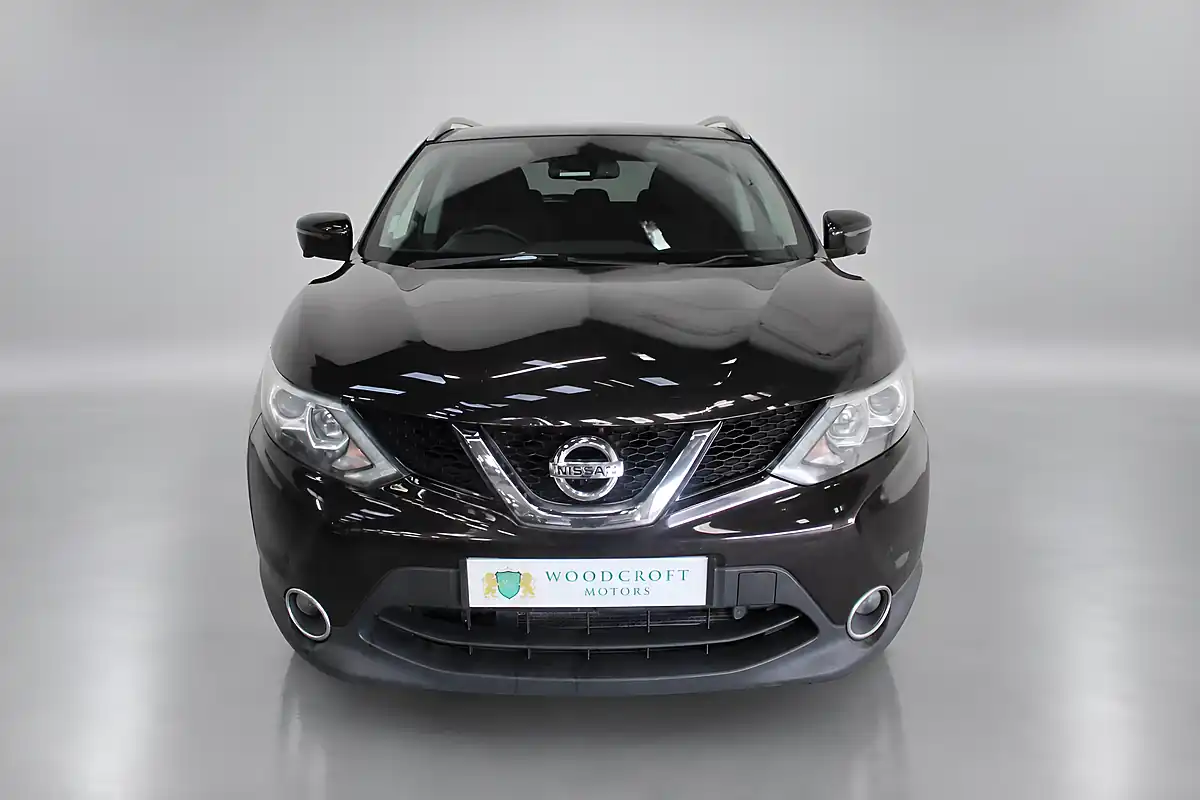 Used 2017 Nissan Qashqai N-Connecta Black - Interior and Exterior details 9