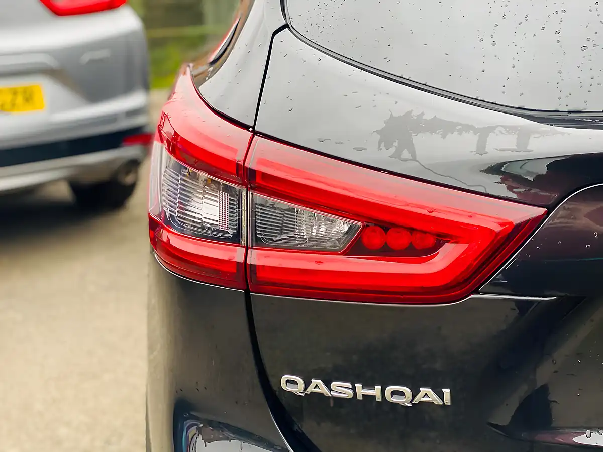 Used 2017 Nissan Qashqai N-Connecta Black - Interior and Exterior details 11