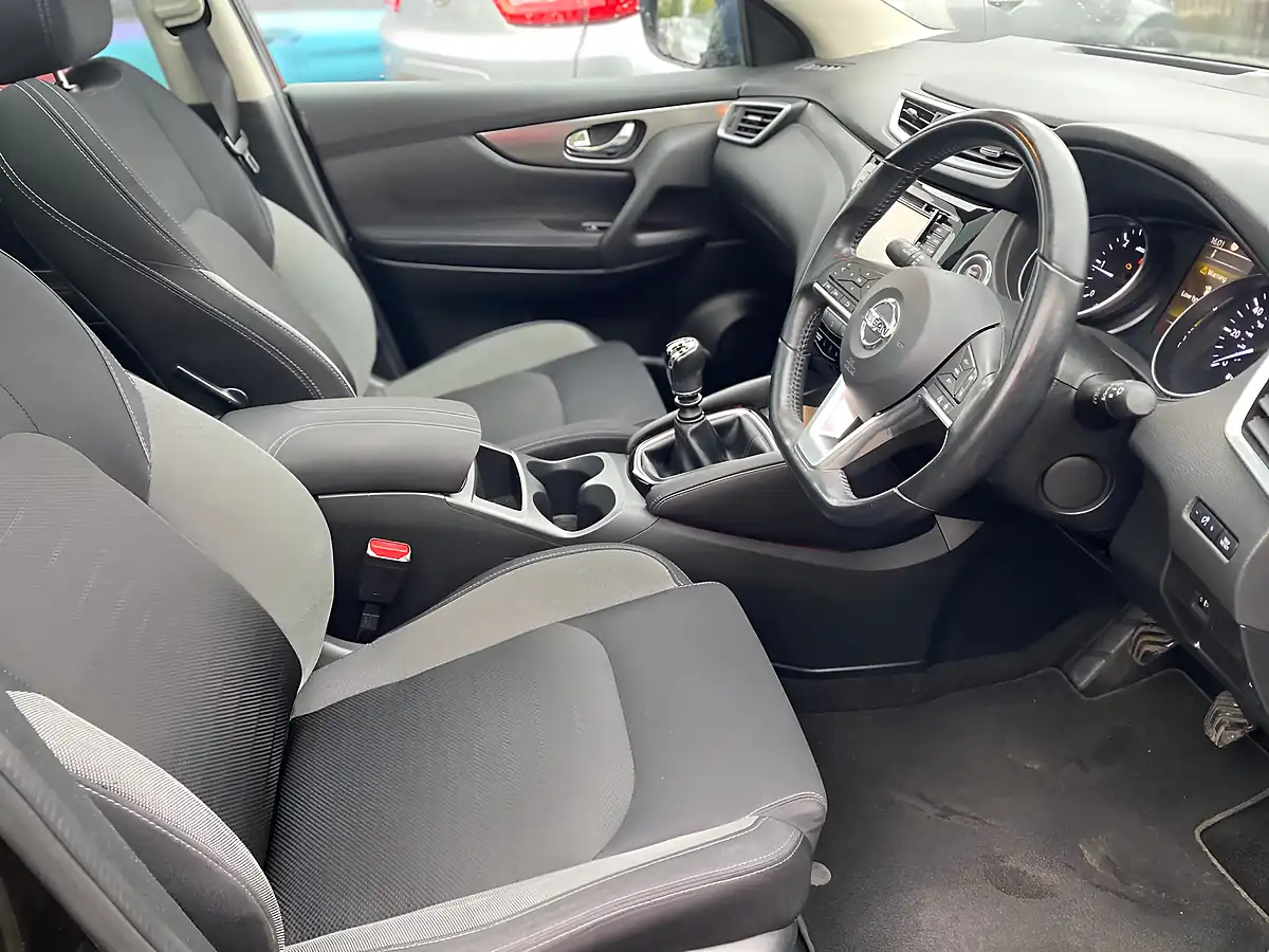 Used 2017 Nissan Qashqai N-Connecta Black - Interior and Exterior details 12