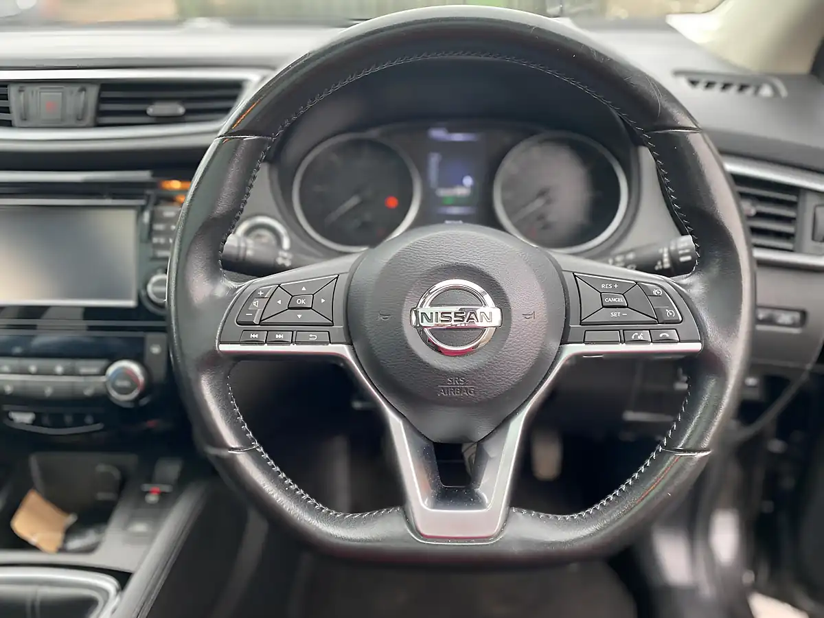 Used 2017 Nissan Qashqai N-Connecta Black - Interior and Exterior details 13
