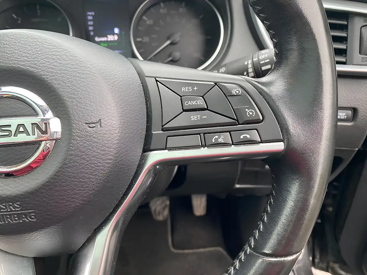 Used 2017 Nissan Qashqai N-Connecta Black - Interior and Exterior details 14