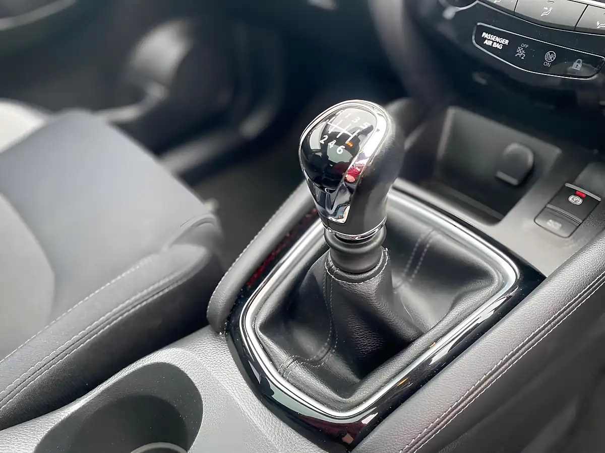 Used 2017 Nissan Qashqai N-Connecta Black - Interior and Exterior details 15