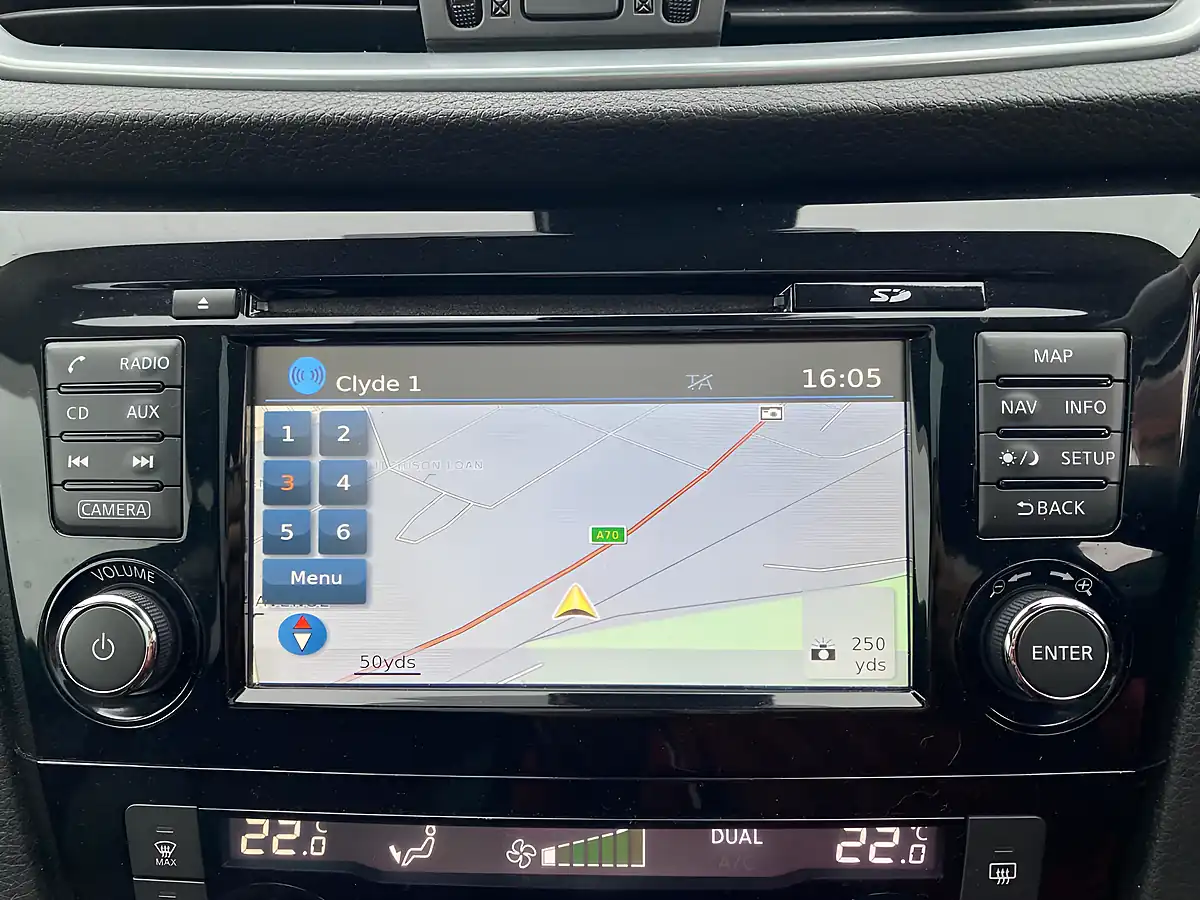 Used 2017 Nissan Qashqai N-Connecta Black - Interior and Exterior details 19