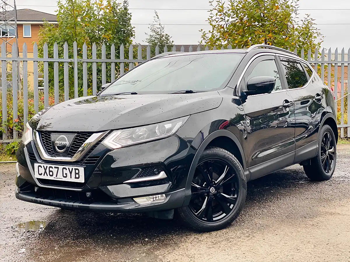 Used 2017 Nissan Qashqai N-Connecta Black - Interior and Exterior details 3