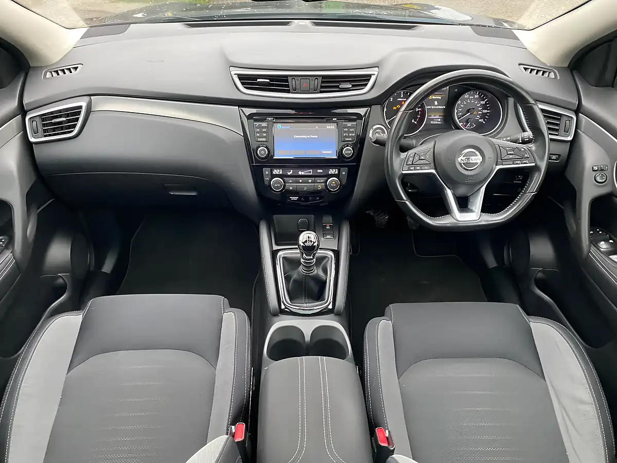Used 2017 Nissan Qashqai N-Connecta Black - Interior and Exterior details 4