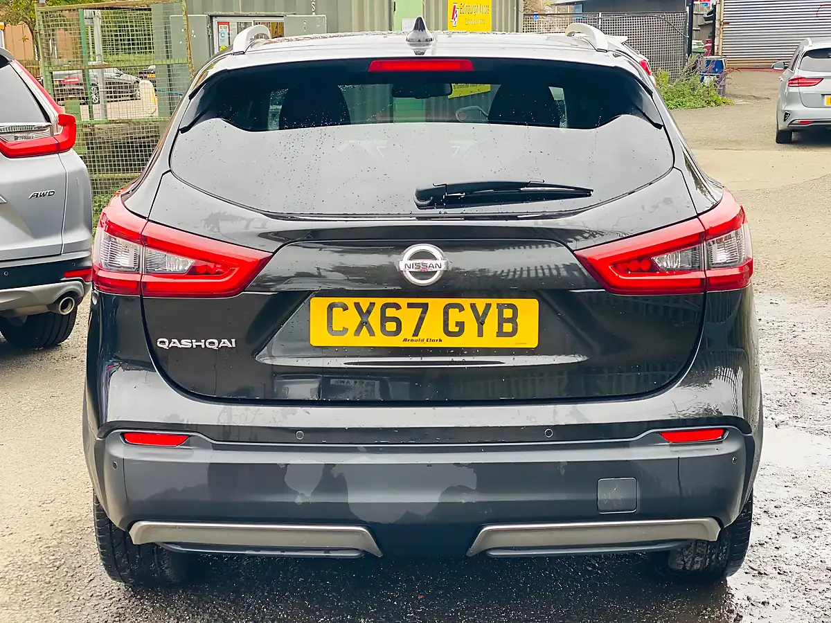 Used 2017 Nissan Qashqai N-Connecta Black - Interior and Exterior details 8