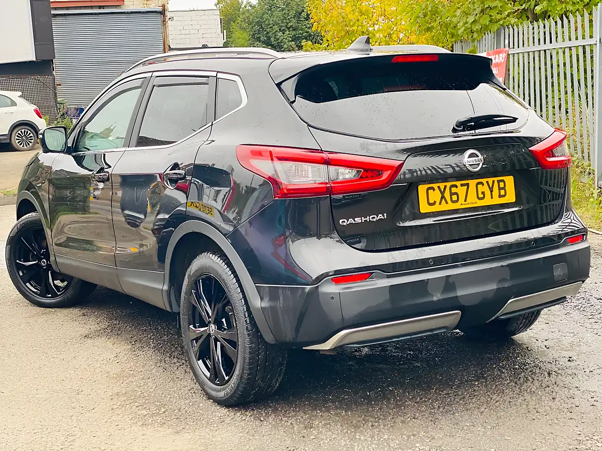 Used 2017 Nissan Qashqai N-Connecta Black - Interior and Exterior details 9