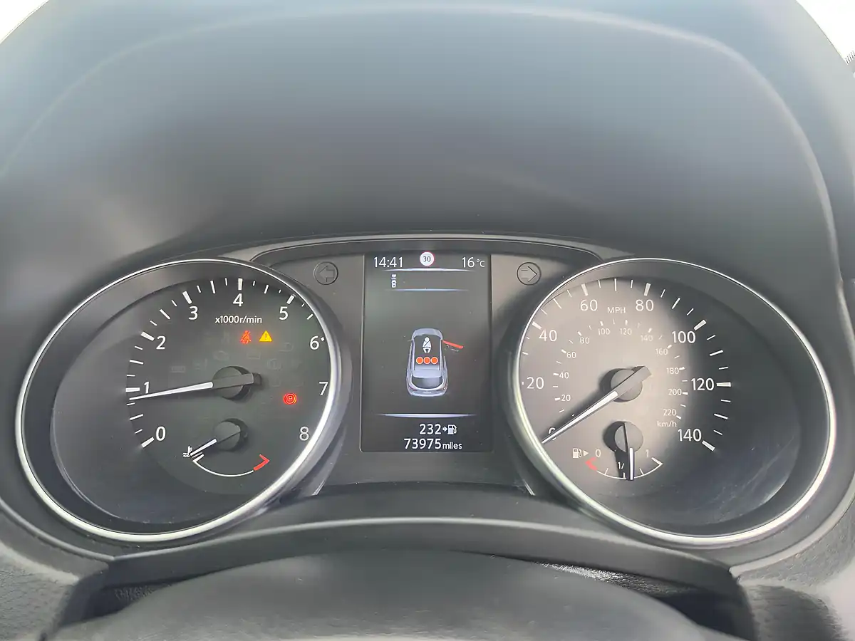 Used 2017 Nissan Qashqai N-Connecta Black - Interior and Exterior details 10