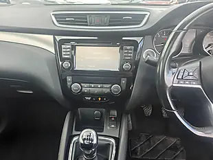 Used 2017 Nissan Qashqai N-Connecta Black - Interior and Exterior details 11