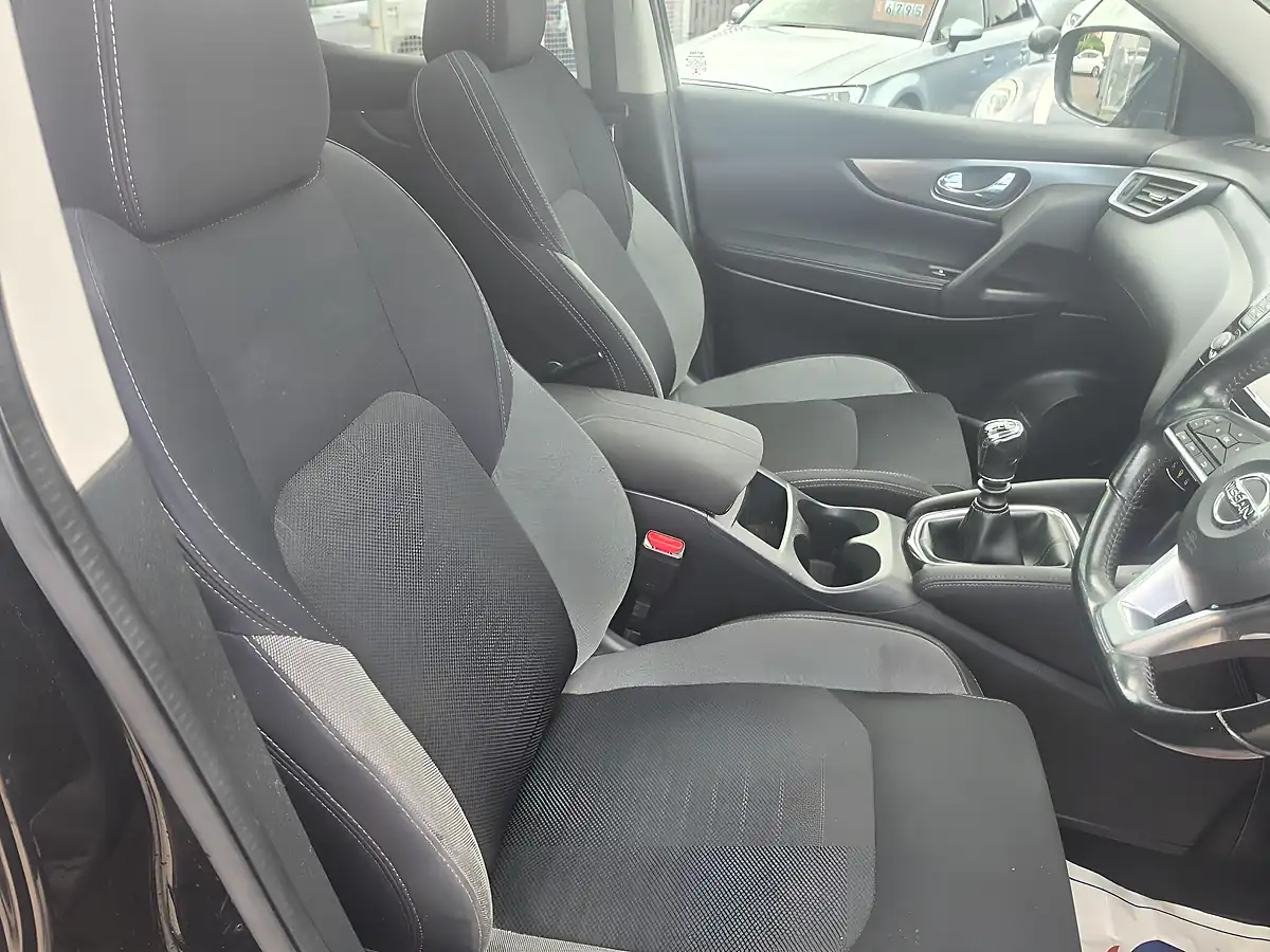 Used 2017 Nissan Qashqai N-Connecta Black - Interior and Exterior details 12