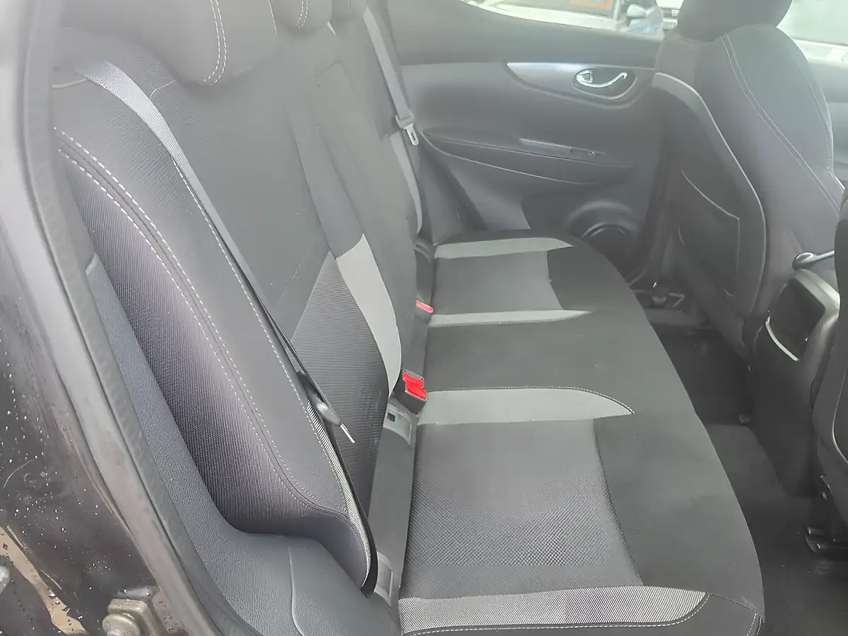Used 2017 Nissan Qashqai N-Connecta Black - Interior and Exterior details 13