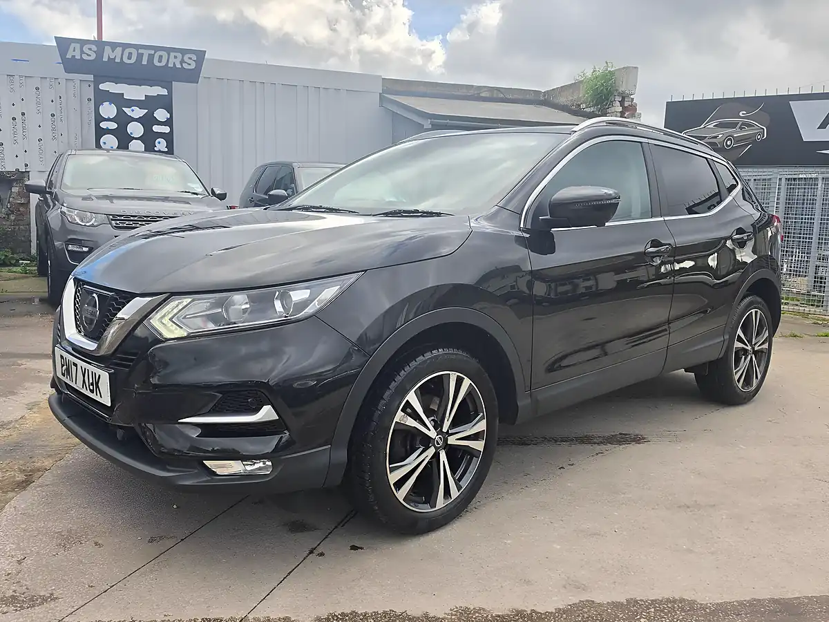 Used 2017 Nissan Qashqai N-Connecta Black - Interior and Exterior details 3