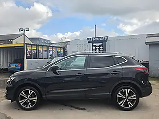 Used 2017 Nissan Qashqai N-Connecta Black - Interior and Exterior details 4