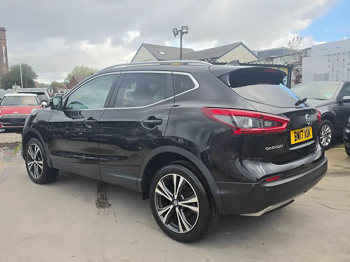 Used 2017 Nissan Qashqai N-Connecta Black - Interior and Exterior details 5