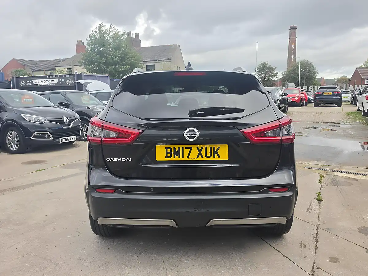 Used 2017 Nissan Qashqai N-Connecta Black - Interior and Exterior details 6