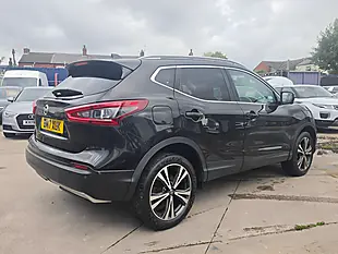 Used 2017 Nissan Qashqai N-Connecta Black - Interior and Exterior details 7