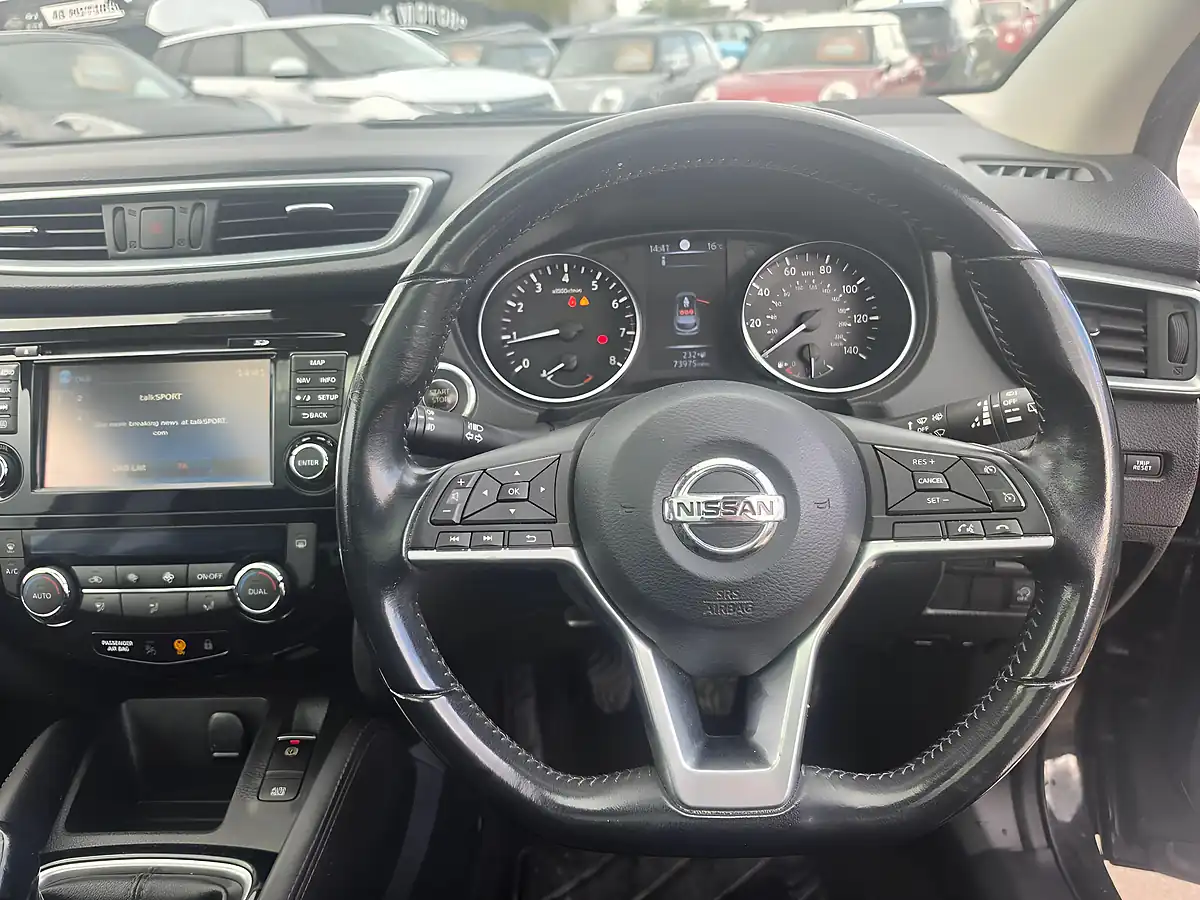 Used 2017 Nissan Qashqai N-Connecta Black - Interior and Exterior details 9