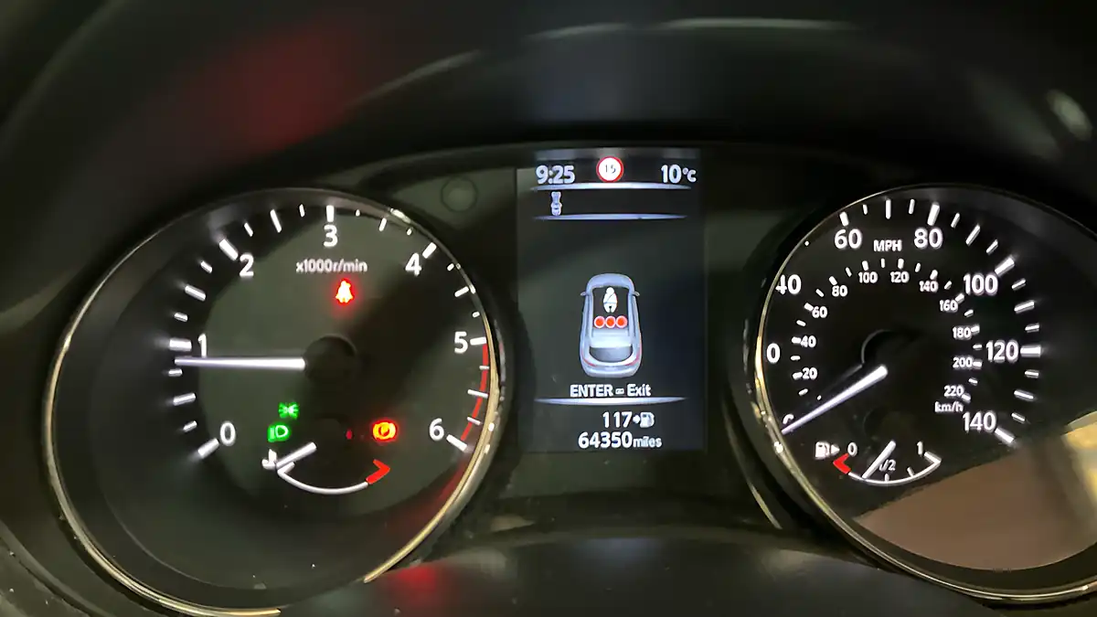 Used 2017 Nissan Qashqai N-Connecta Black - Interior and Exterior details 10
