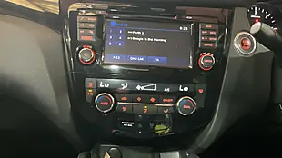 Used 2017 Nissan Qashqai N-Connecta Black - Interior and Exterior details 11
