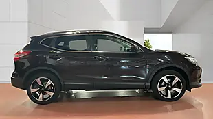 Used 2017 Nissan Qashqai N-Connecta Black - Interior and Exterior details 5