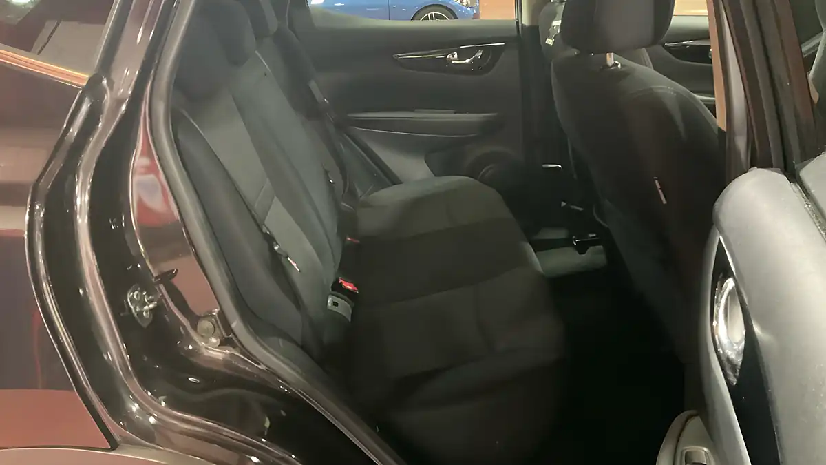 Used 2017 Nissan Qashqai N-Connecta Black - Interior and Exterior details 8